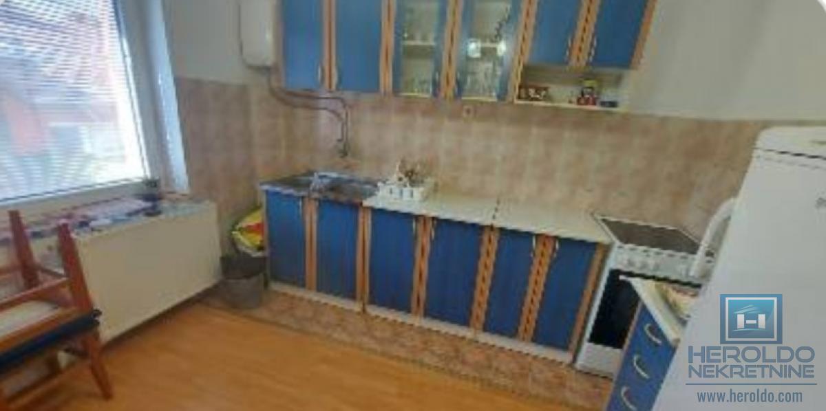 Kuća sa 4 zasebna stana kod Akva parka 4