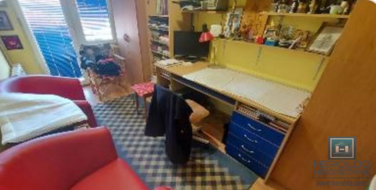 Kuća sa 4 zasebna stana kod Akva parka 5