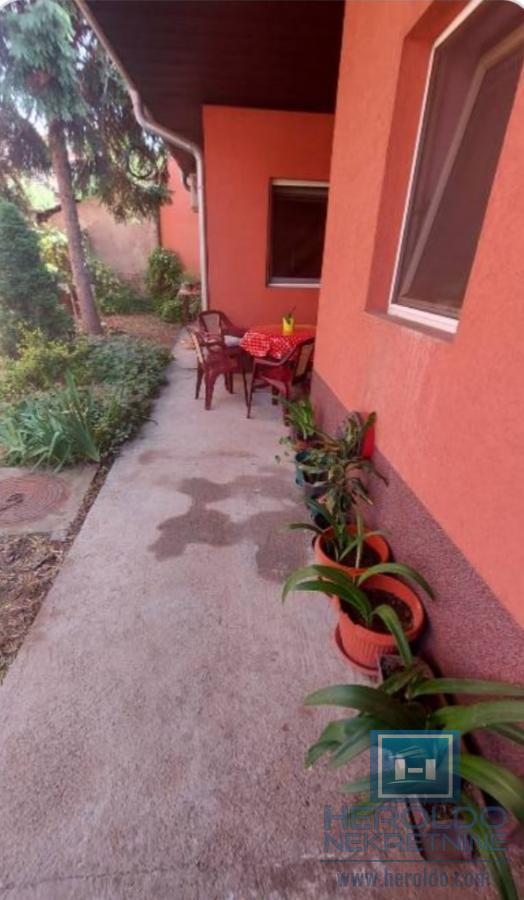 Kuća sa 4 zasebna stana kod Akva parka 24