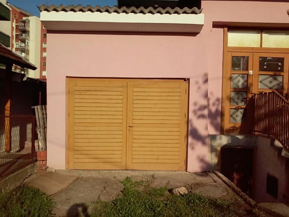 Kuća sa garažom- useljiva 3