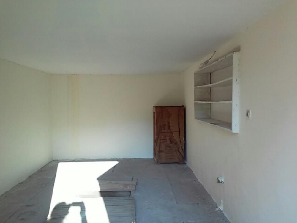 Kuća sa garažom- useljiva 2