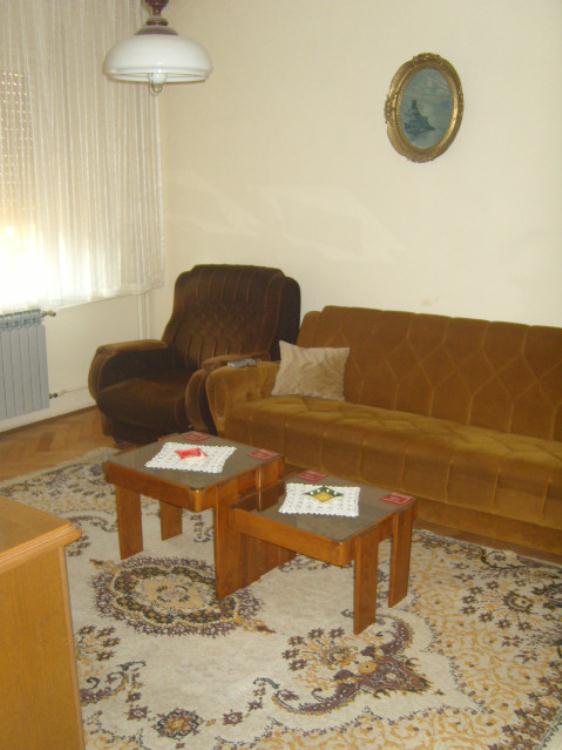 Kuća sa lepim dvorištem 4