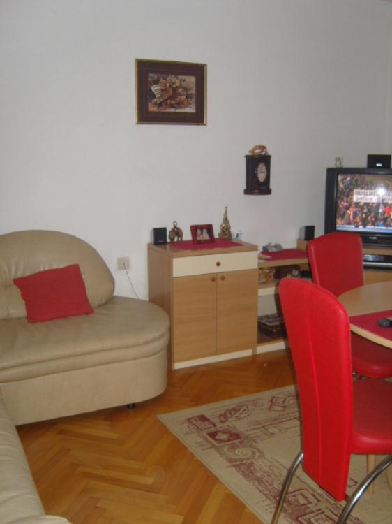 Kuća sa lepim dvorištem 6