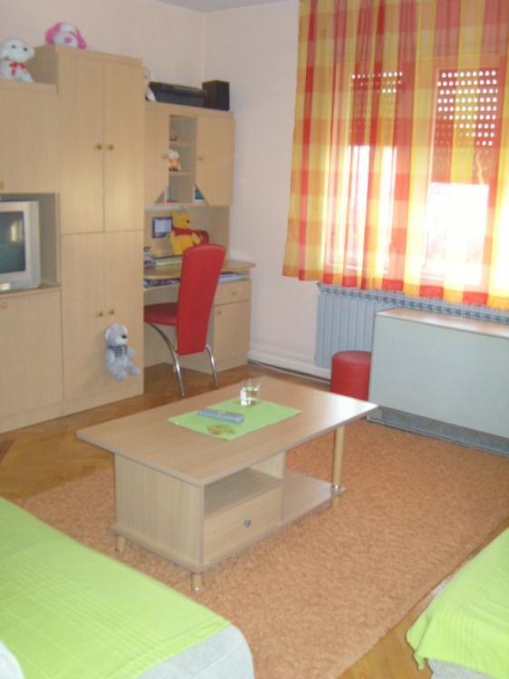 Kuća sa lepim dvorištem 7