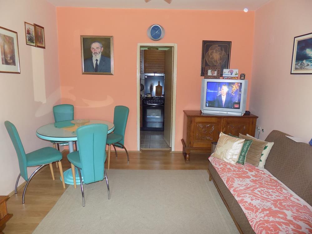 Kuća sa letnjikovcem u dvorištu 4