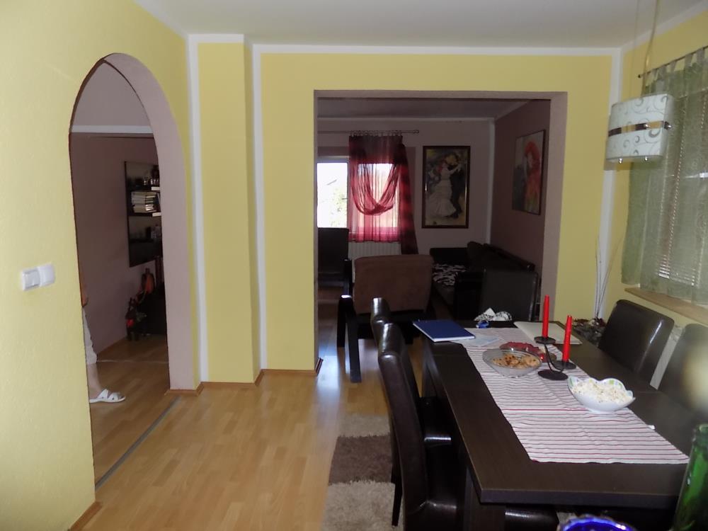 Kuća sa letnjikovcem u dvorištu 15