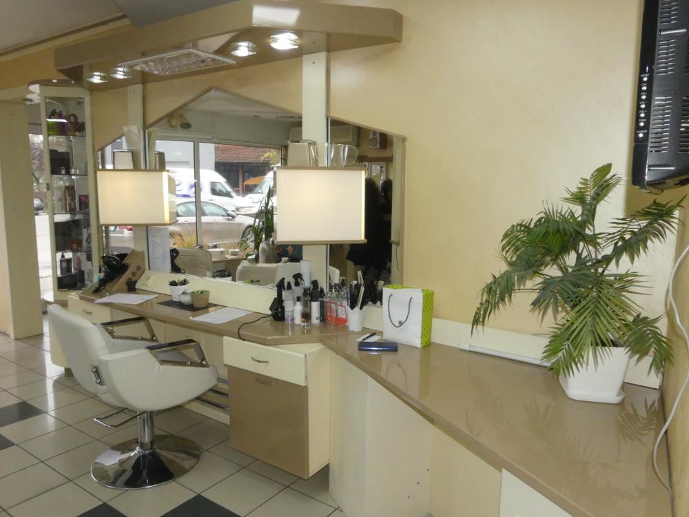 Kuća sa lokalom (nameštena) 3