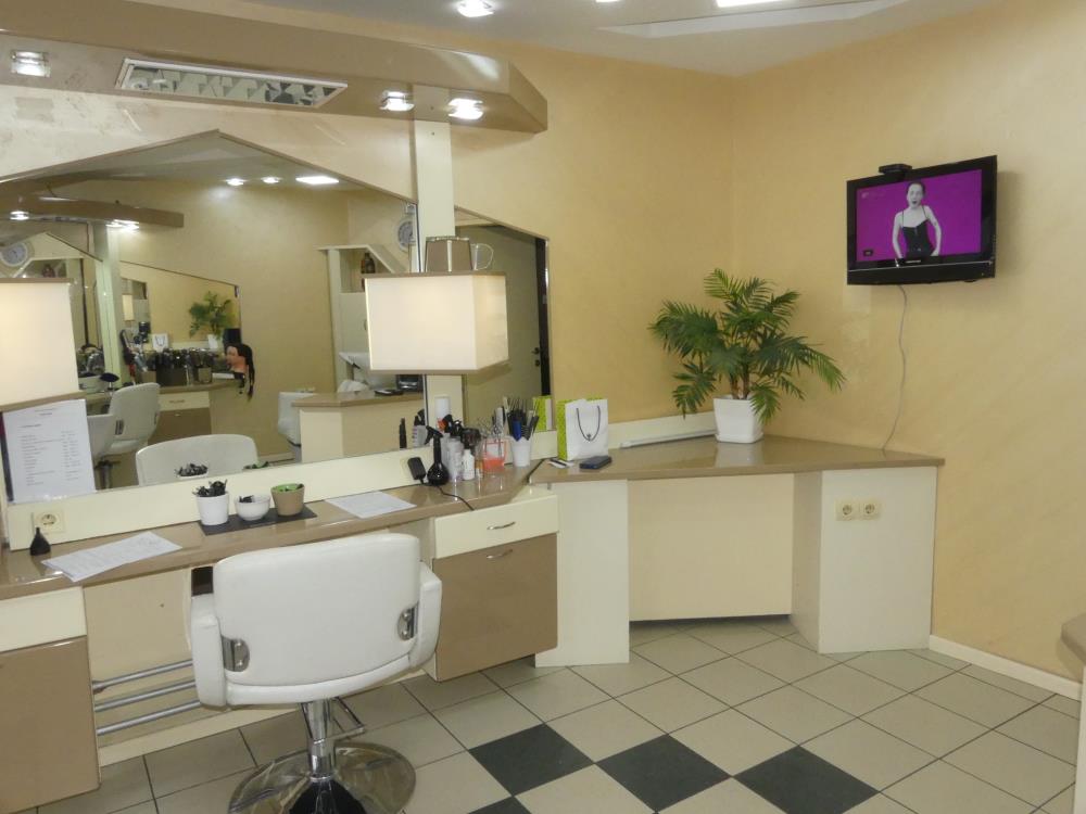 Kuća sa lokalom (nameštena) 5