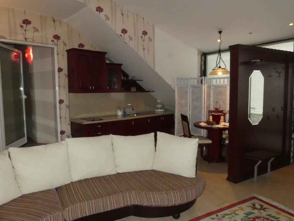 Kuća sa lokalom (nameštena) 39