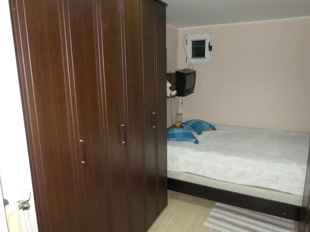 Kuća sa lokalom (nameštena) 40