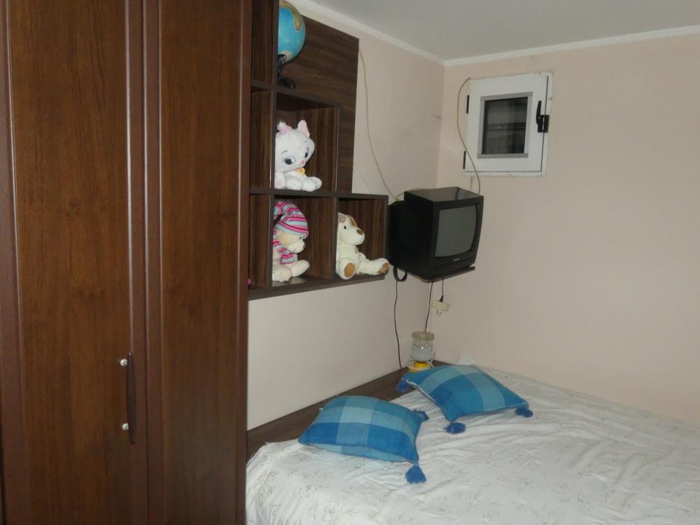 Kuća sa lokalom (nameštena) 42