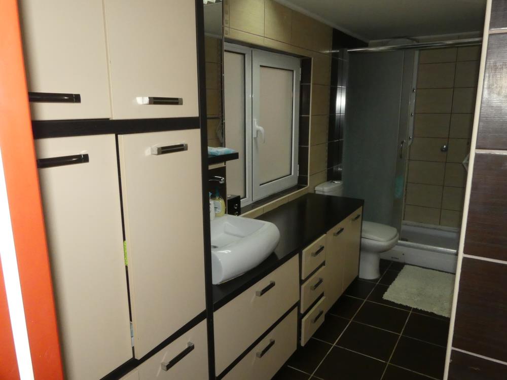 Kuća sa lokalom (nameštena) 44