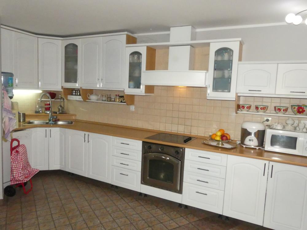 Kuća sa lokalom (nameštena) 25