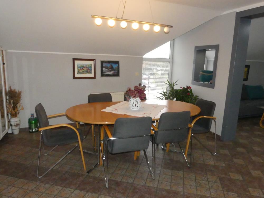 Kuća sa lokalom (nameštena) 26