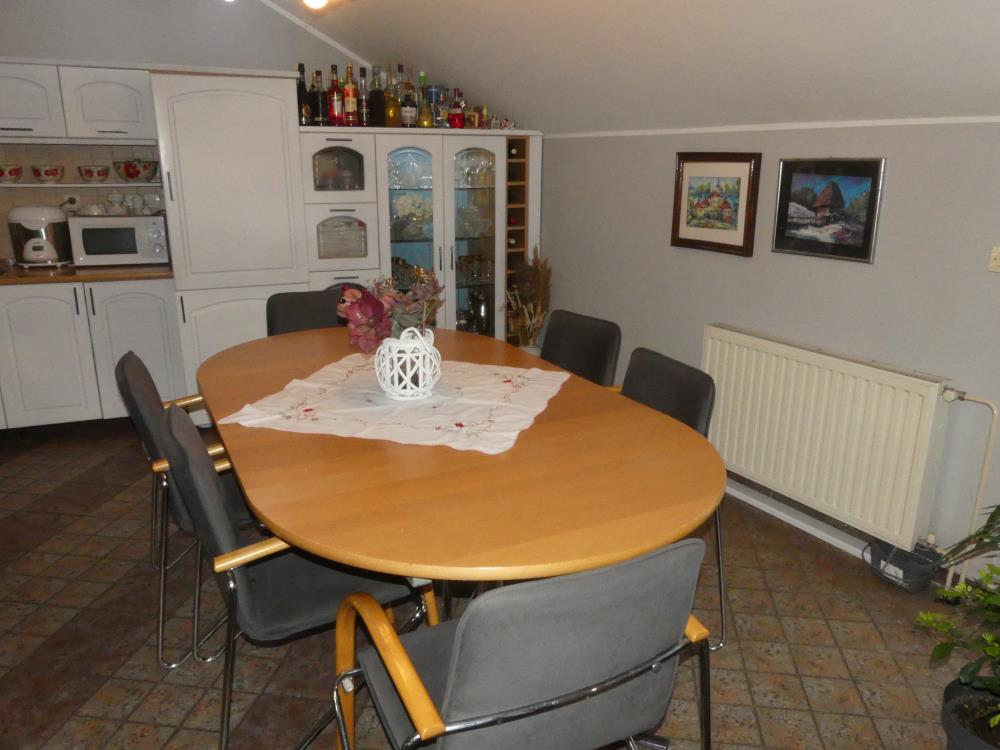 Kuća sa lokalom (nameštena) 27