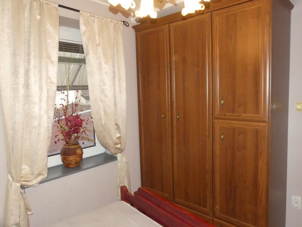 Kuća sa lokalom (nameštena) 15