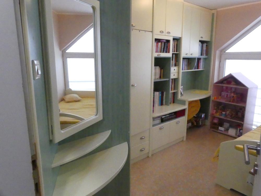 Kuća sa lokalom (nameštena) 16