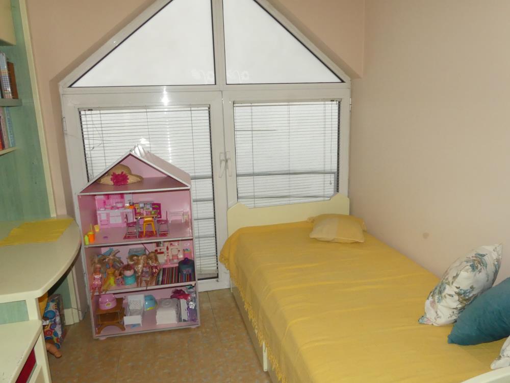 Kuća sa lokalom (nameštena) 17