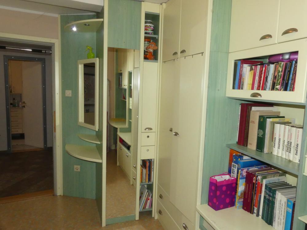 Kuća sa lokalom (nameštena) 18