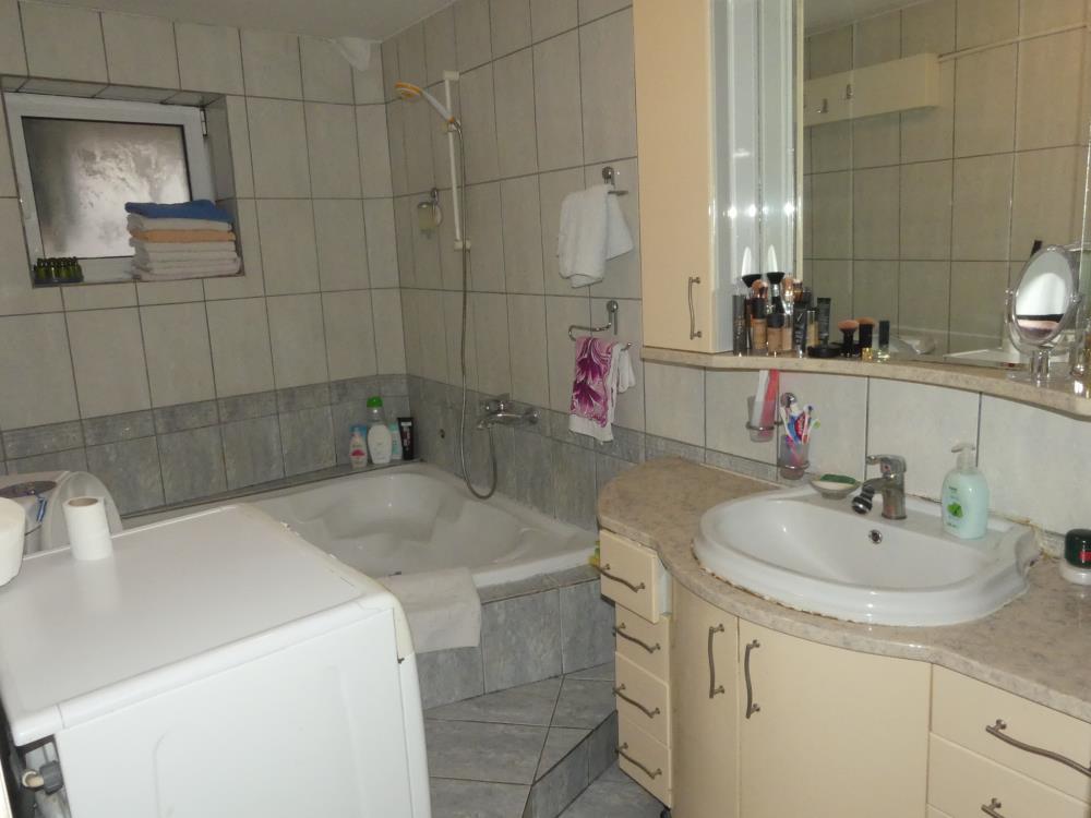 Kuća sa lokalom (nameštena) 19