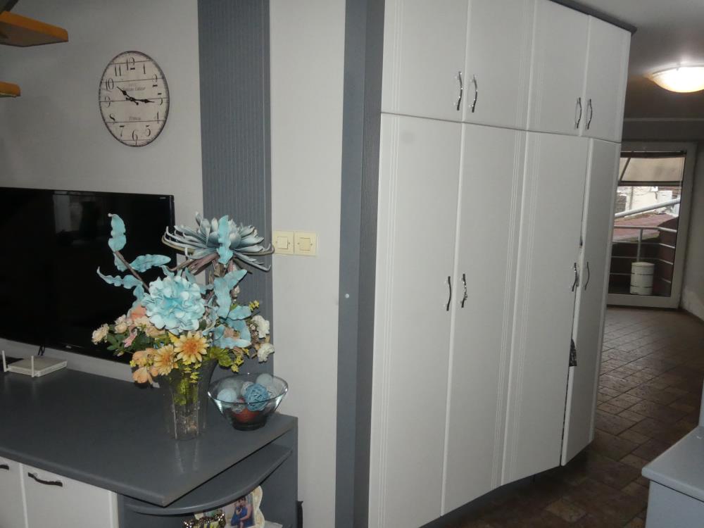 Kuća sa lokalom (nameštena) 31