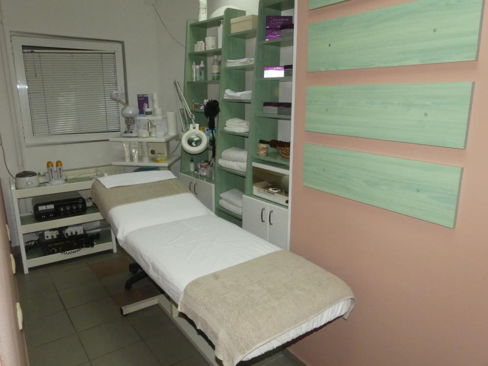 Kuća sa lokalom (nameštena) 11