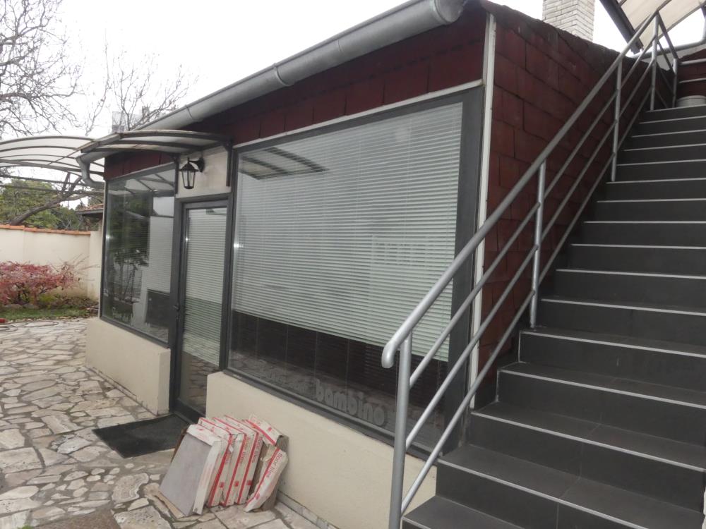 Kuća sa lokalom (nameštena) 12