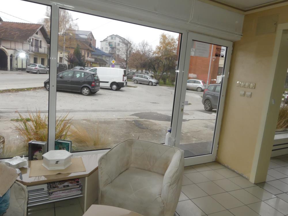 Kuća sa lokalom (nameštena) 7