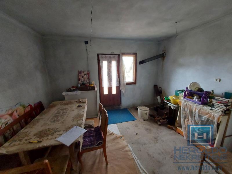 Kuća sa placem od 18a u naselju Panjevački rit 10