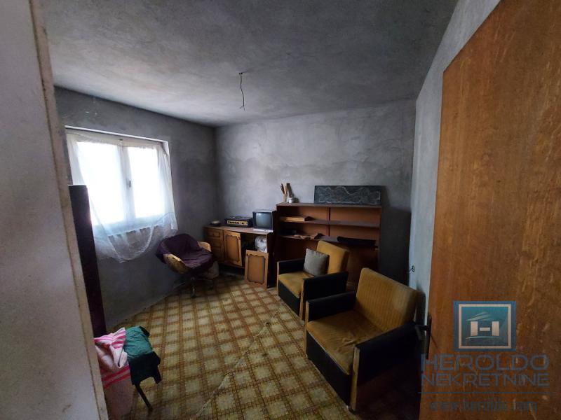 Kuća sa placem od 18a u naselju Panjevački rit 11