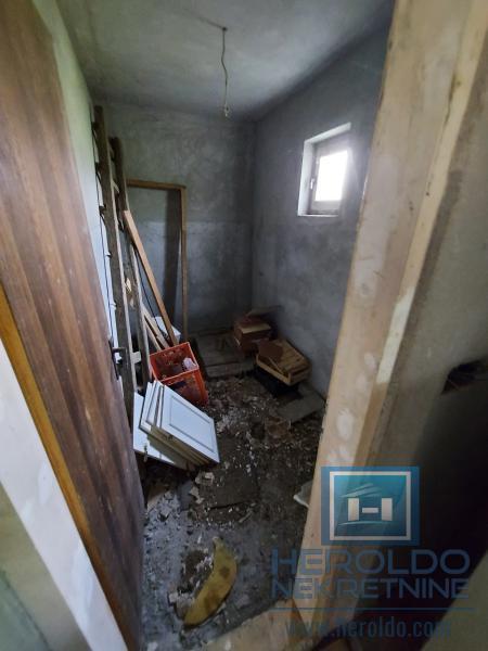 Kuća sa placem od 18a u naselju Panjevački rit 7