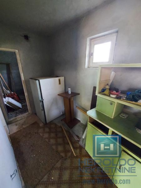 Kuća sa placem od 18a u naselju Panjevački rit 8