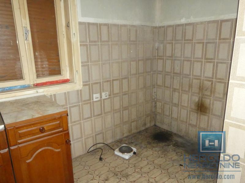 Kuća sa pomoćnim objektima 21