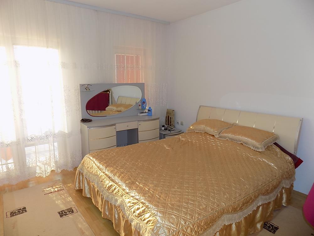 Kuća sa poslovnim prostorom, Akva Park 7