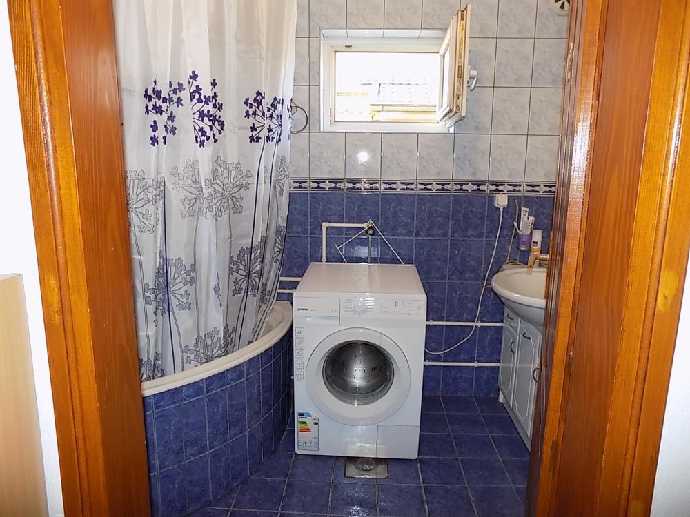 Kuća sa poslovnim prostorom, Akva Park 8