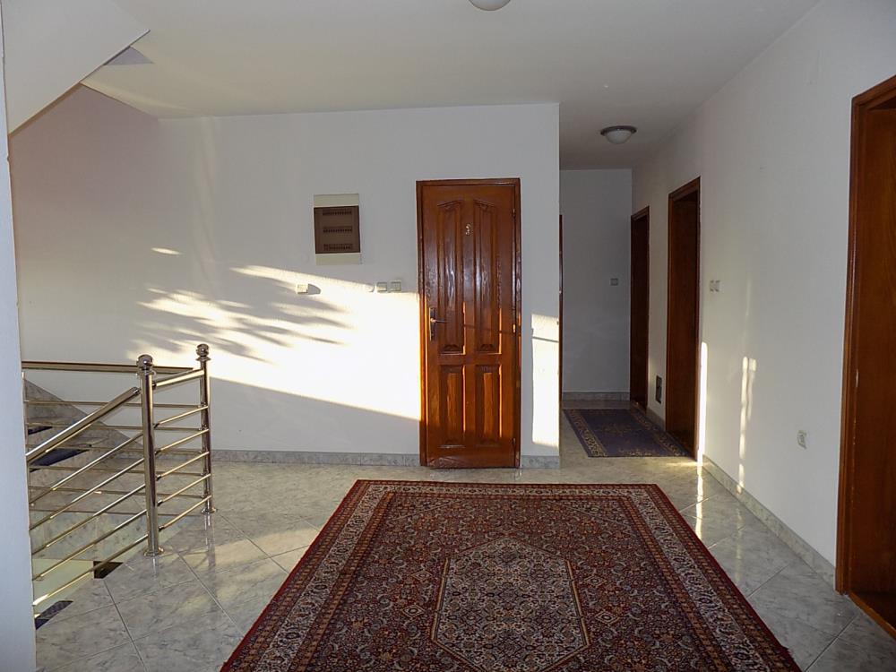 Kuća sa poslovnim prostorom, Akva Park 1