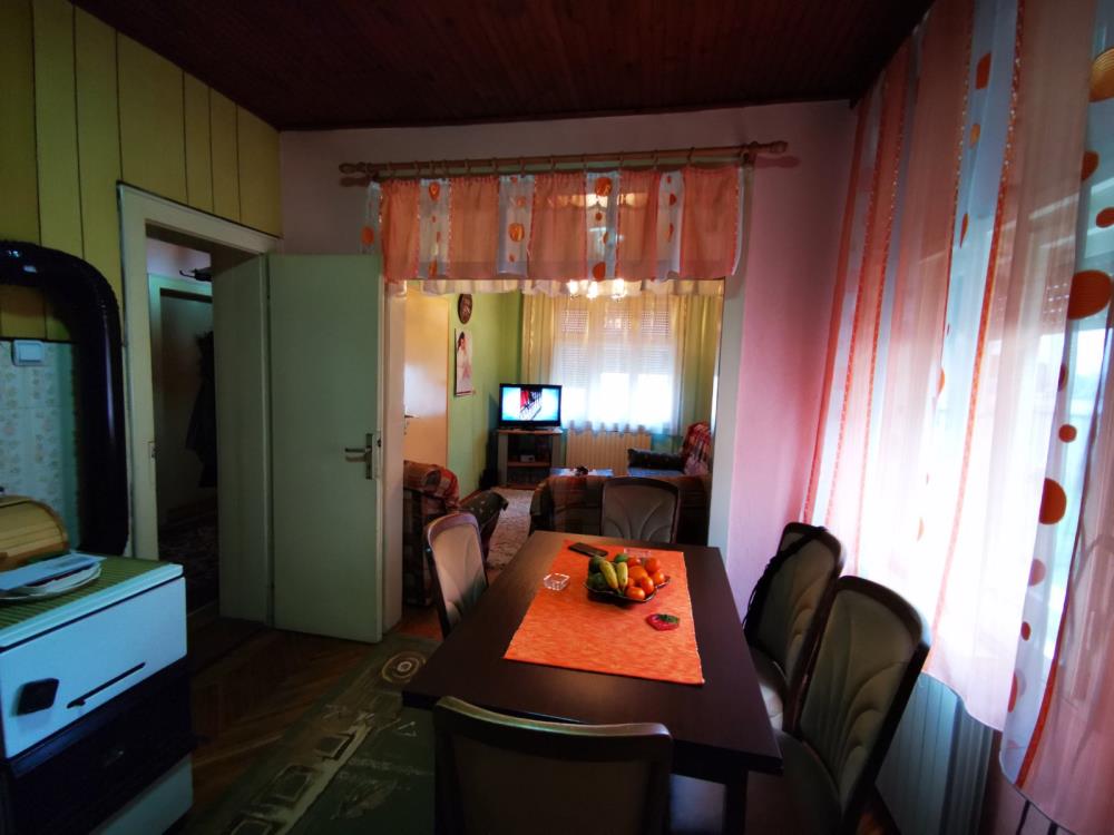 Kuća sa prostranim dvorištem 2