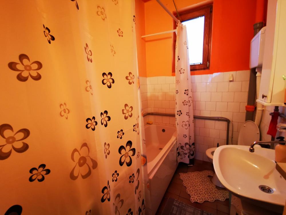 Kuća sa prostranim dvorištem 3