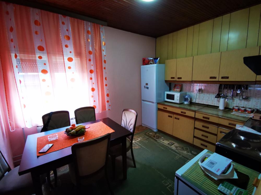 Kuća sa prostranim dvorištem 4