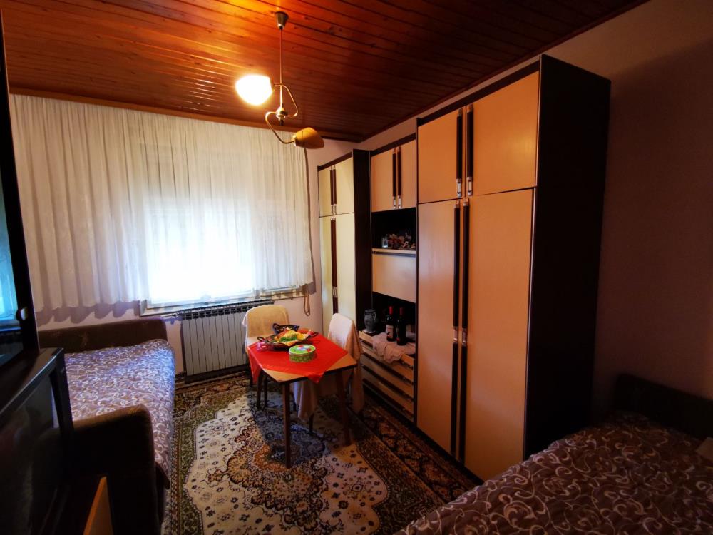 Kuća sa prostranim dvorištem 5