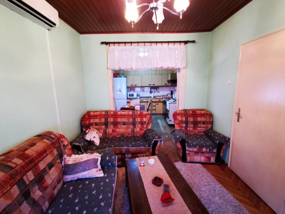 Kuća sa prostranim dvorištem 8