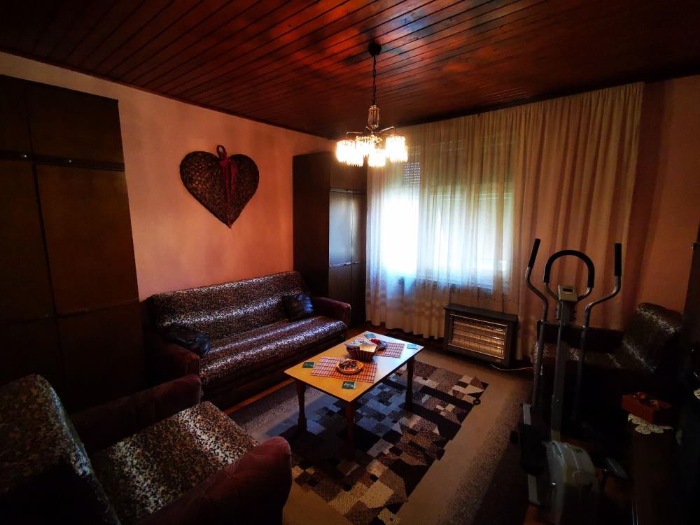 Kuća sa prostranim dvorištem 10