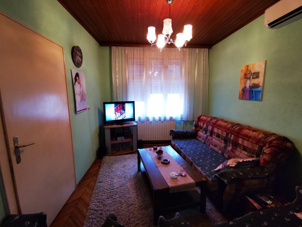 Kuća sa prostranim dvorištem 11