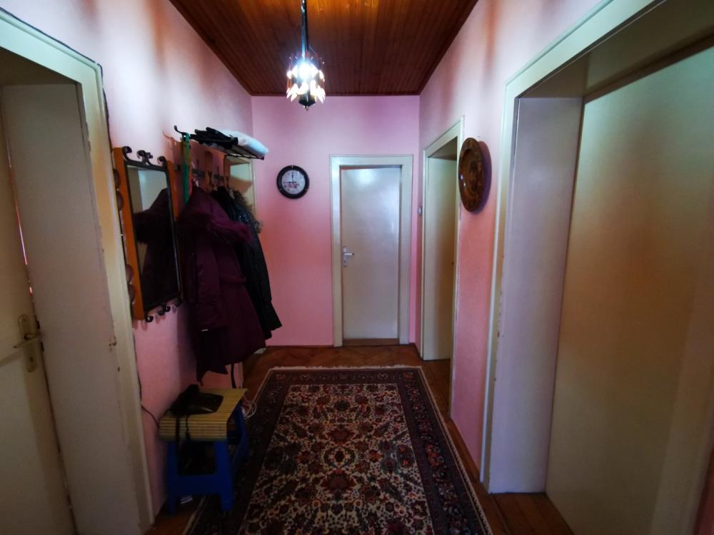 Kuća sa prostranim dvorištem 9