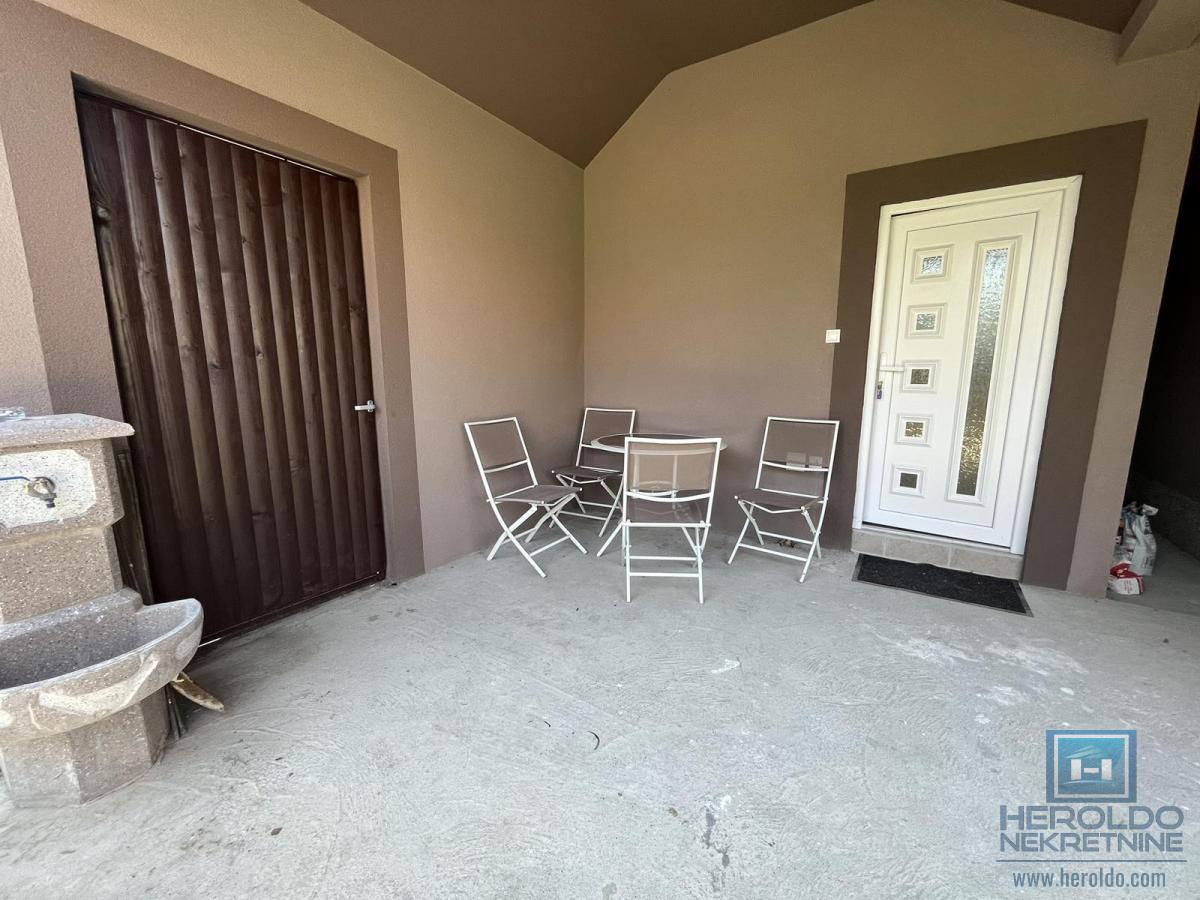 Kuća sa sedam apartmana 4