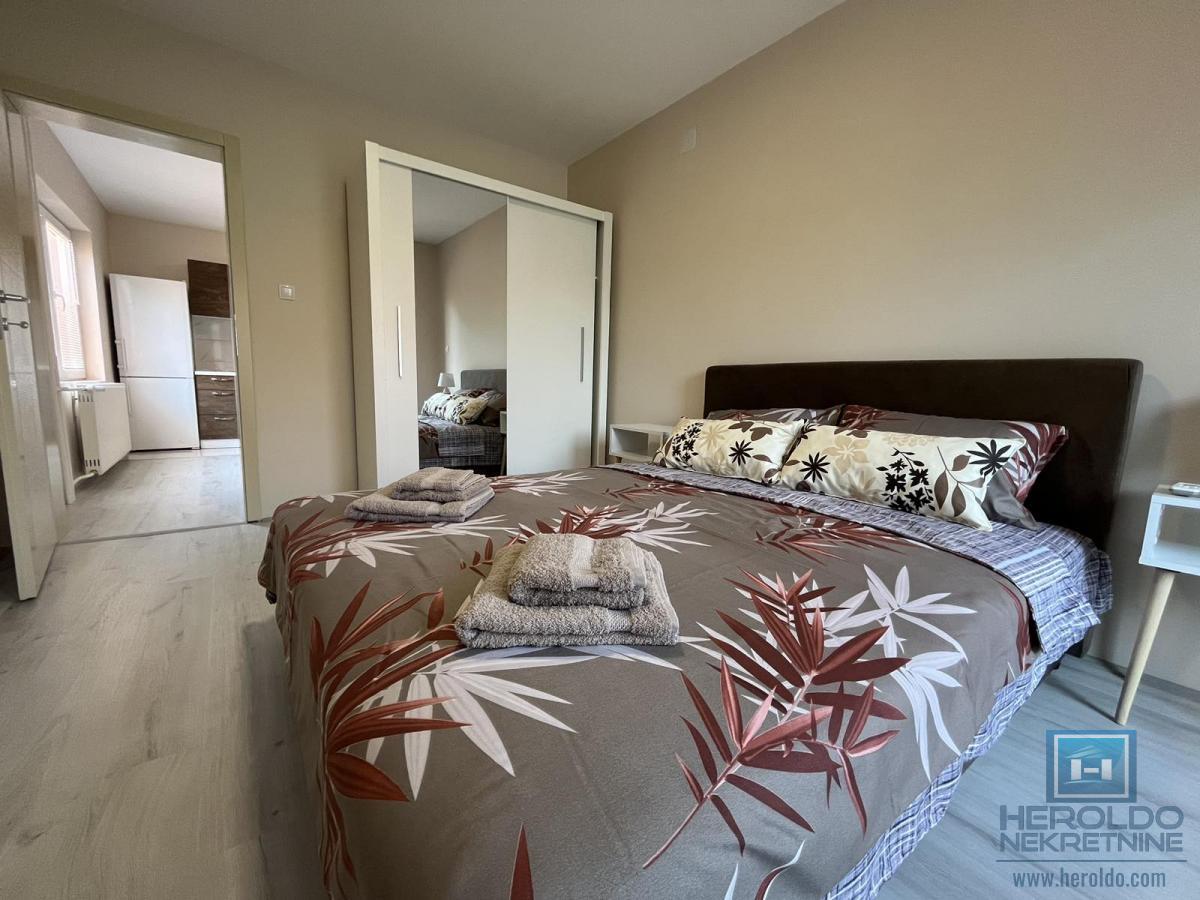 Kuća sa sedam apartmana 7