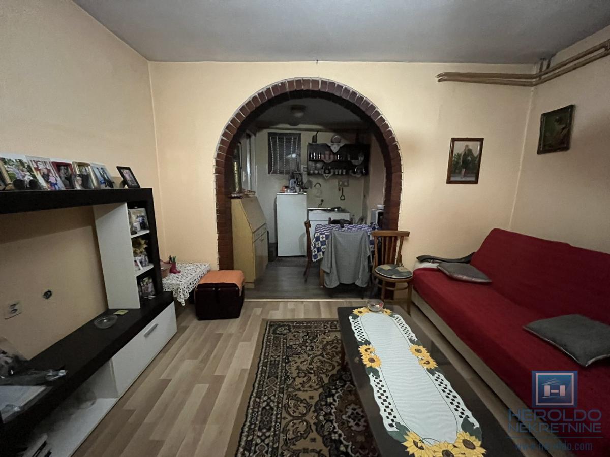 Kuća sa tri odvojene stambene jedinice 4