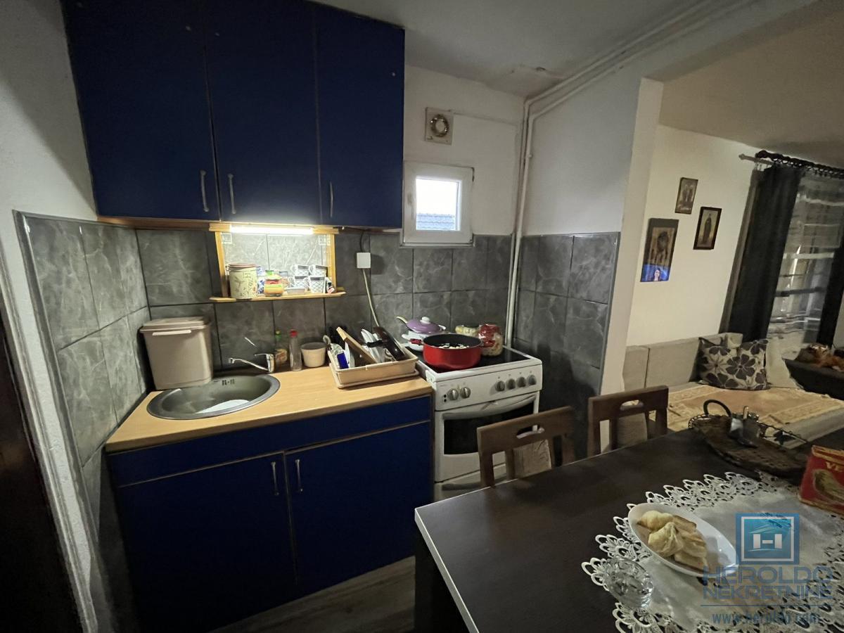 Kuća sa tri odvojene stambene jedinice 7