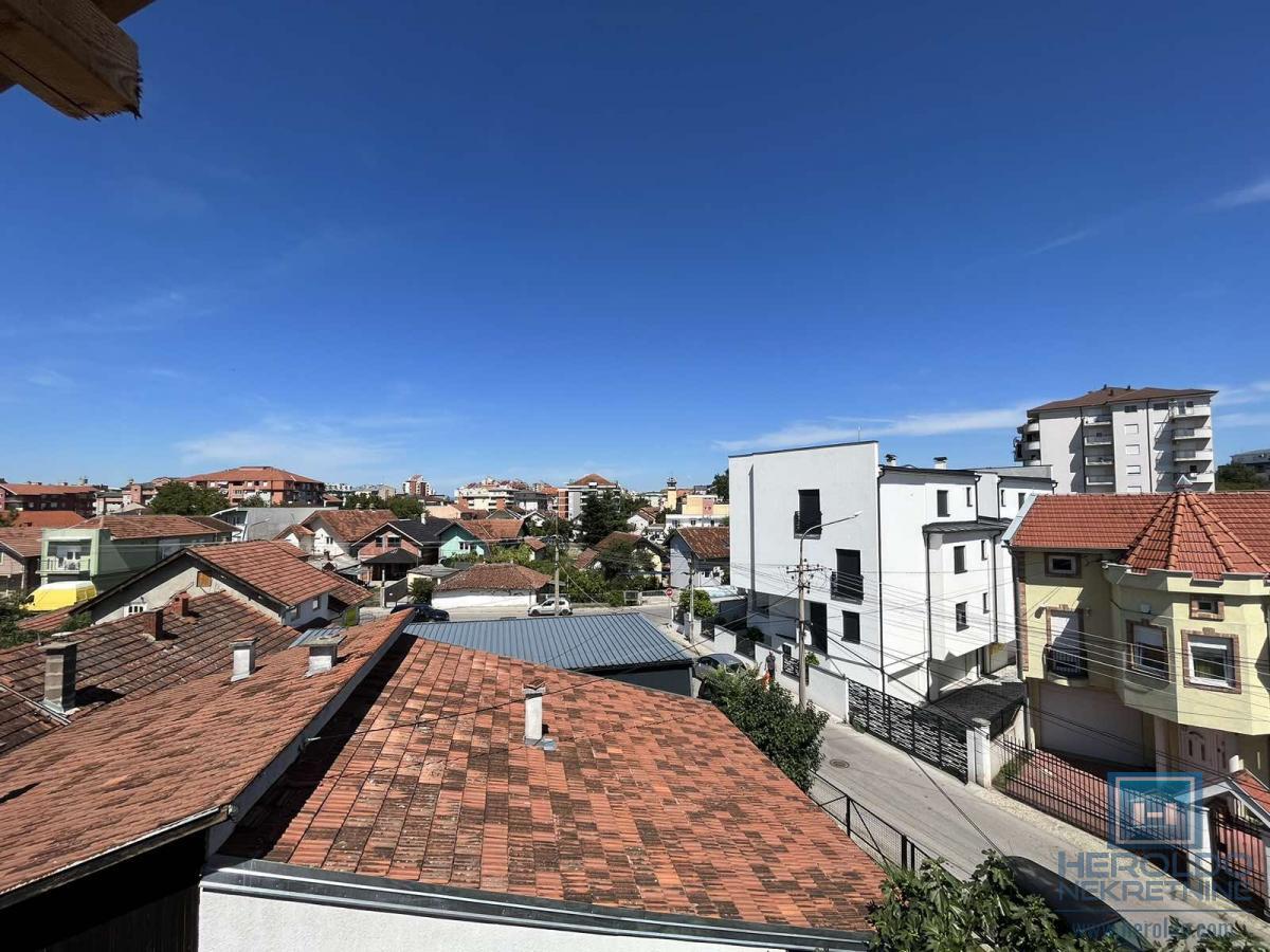 Kuća sa tri stana u centru Jagodine 44