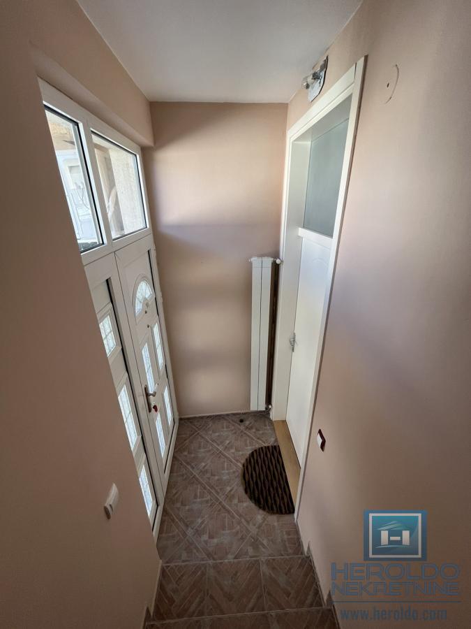 Kuća sa tri stana u centru Jagodine 45